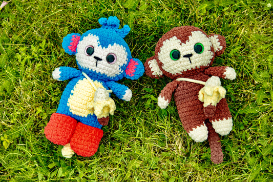 Petits singes avec sac banane